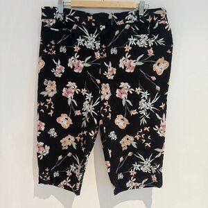 Penningtons In Every Story Black Floral Capris Plus Size 22P